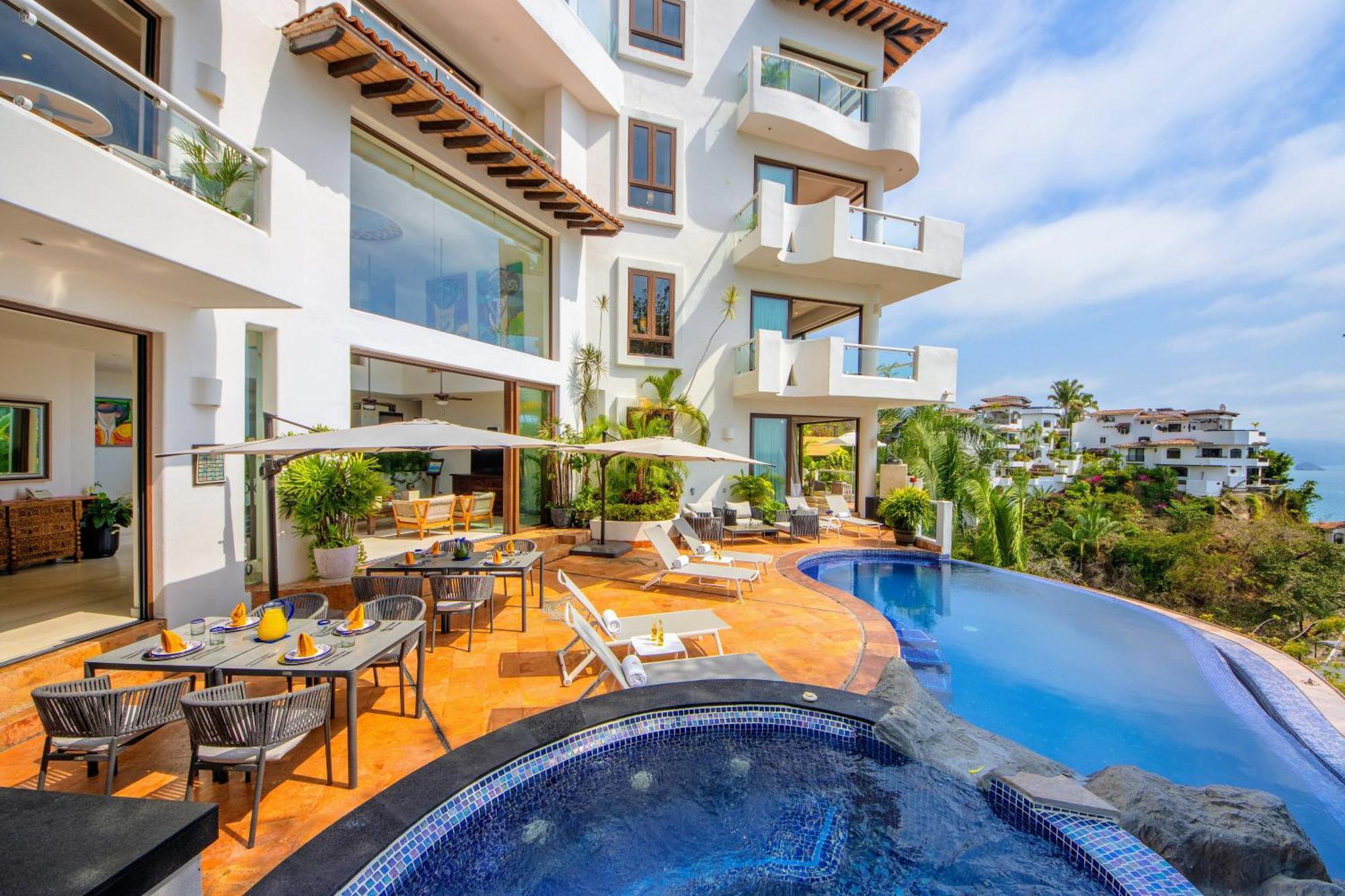 Divina Luxury Hotel